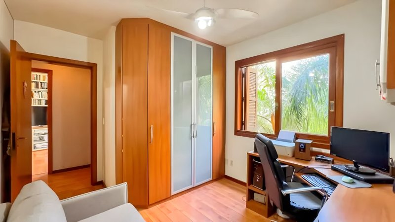 R$ 1.250.000 - MARAVILHOSO - ANDAR INTEIRO - 134m2 - 3 DORM - SACADÃO - LAREIRA - 2 VAGAS Rua Pedro Weingartner Porto Alegre - 