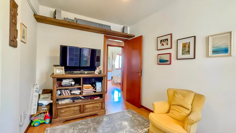R$ 1.250.000 - MARAVILHOSO - ANDAR INTEIRO - 134m2 - 3 DORM - SACADÃO - LAREIRA - 2 VAGAS Rua Pedro Weingartner Porto Alegre - 