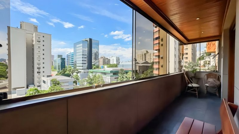R$ 1.250.000 - MARAVILHOSO - ANDAR INTEIRO - 134m2 - 3 DORM - SACADÃO - LAREIRA - 2 VAGAS Rua Pedro Weingartner Porto Alegre - 