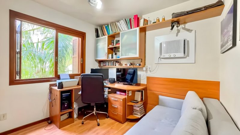 R$ 1.250.000 - MARAVILHOSO - ANDAR INTEIRO - 134m2 - 3 DORM - SACADÃO - LAREIRA - 2 VAGAS Rua Pedro Weingartner Porto Alegre - 