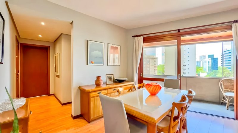 R$ 1.250.000 - MARAVILHOSO - ANDAR INTEIRO - 134m2 - 3 DORM - SACADÃO - LAREIRA - 2 VAGAS Rua Pedro Weingartner Porto Alegre - 