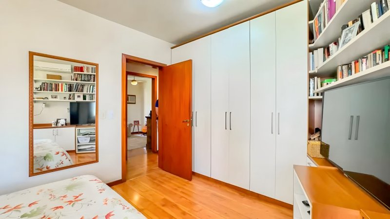 R$ 1.250.000 - MARAVILHOSO - ANDAR INTEIRO - 134m2 - 3 DORM - SACADÃO - LAREIRA - 2 VAGAS Rua Pedro Weingartner Porto Alegre - 