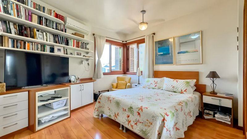 R$ 1.250.000 - MARAVILHOSO - ANDAR INTEIRO - 134m2 - 3 DORM - SACADÃO - LAREIRA - 2 VAGAS Rua Pedro Weingartner Porto Alegre - 