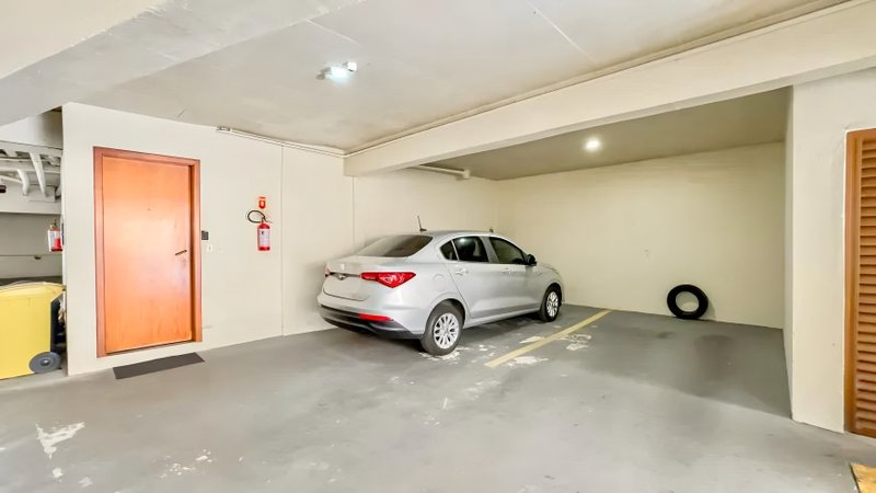 R$ 1.250.000 - MARAVILHOSO - ANDAR INTEIRO - 134m2 - 3 DORM - SACADÃO - LAREIRA - 2 VAGAS Rua Pedro Weingartner Porto Alegre - 