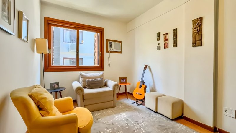 R$ 1.250.000 - MARAVILHOSO - ANDAR INTEIRO - 134m2 - 3 DORM - SACADÃO - LAREIRA - 2 VAGAS Rua Pedro Weingartner Porto Alegre - 