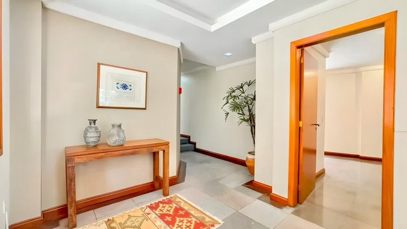R$ 1.250.000 - MARAVILHOSO - ANDAR INTEIRO - 134m2 - 3 DORM - SACADÃO - LAREIRA - 2 VAGAS Rua Pedro Weingartner Porto Alegre - 