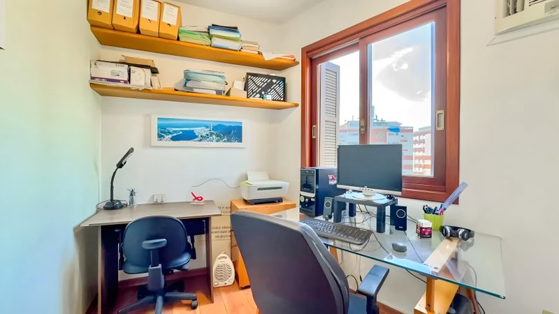 R$ 1.250.000 - MARAVILHOSO - ANDAR INTEIRO - 134m2 - 3 DORM - SACADÃO - LAREIRA - 2 VAGAS Rua Pedro Weingartner Porto Alegre - 