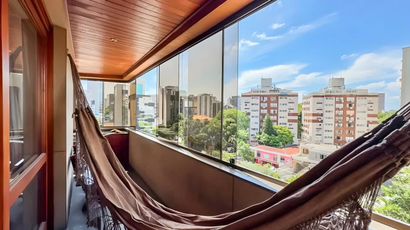 R$ 1.250.000 - MARAVILHOSO - ANDAR INTEIRO - 134m2 - 3 DORM - SACADÃO - LAREIRA - 2 VAGAS Rua Pedro Weingartner Porto Alegre - 