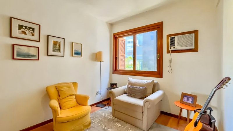 R$ 1.250.000 - MARAVILHOSO - ANDAR INTEIRO - 134m2 - 3 DORM - SACADÃO - LAREIRA - 2 VAGAS Rua Pedro Weingartner Porto Alegre - 