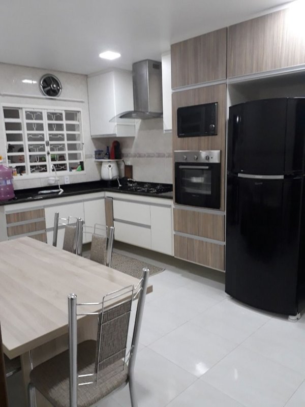 Sobrado no Cidade Jardim com 04 dormitórios, piscina, quintal e área gourmet Rua Victória do Prado Mello Mogi das Cruzes - 