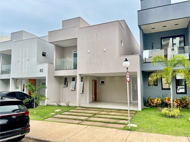 Sobrado de Alto Padrão no Residencial Recanto do Bosque: Conforto, Privacidade e Moderno Avenida Engenheiro Anysio da Rocha Compasso Porto Velho - 