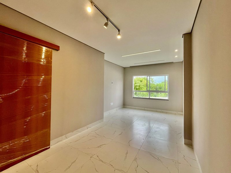 Sobrado de Alto Padrão no Residencial Recanto do Bosque: Conforto, Privacidade e Moderno Avenida Engenheiro Anysio da Rocha Compasso Porto Velho - 