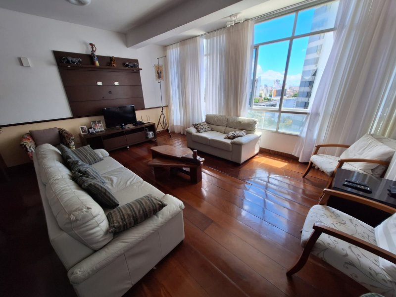 APARTAMENTO 4 QUARTOS SUITE NASCENTE VAGAS PARA ATÉ 6 CARROS ACADEMIA QUADRA À VENDA GRAÇA Rua Conde Filho Salvador - 