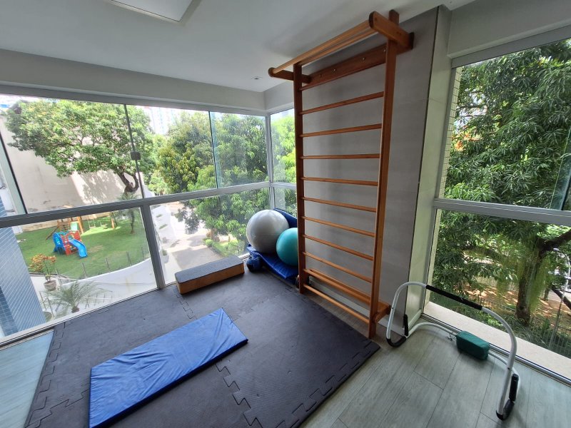 APARTAMENTO 4 QUARTOS SUITE NASCENTE VAGAS PARA ATÉ 6 CARROS ACADEMIA QUADRA À VENDA GRAÇA Rua Conde Filho Salvador - 