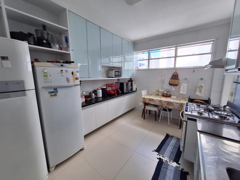 APARTAMENTO 4 QUARTOS SUITE NASCENTE VAGAS PARA ATÉ 6 CARROS ACADEMIA QUADRA À VENDA GRAÇA Rua Conde Filho Salvador - 
