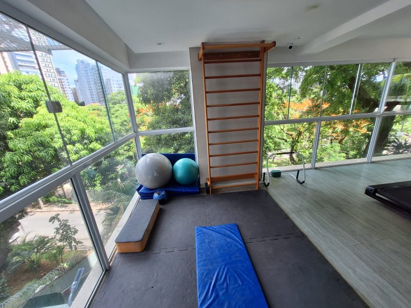 APARTAMENTO 4 QUARTOS SUITE NASCENTE VAGAS PARA ATÉ 6 CARROS ACADEMIA QUADRA À VENDA GRAÇA Rua Conde Filho Salvador - 