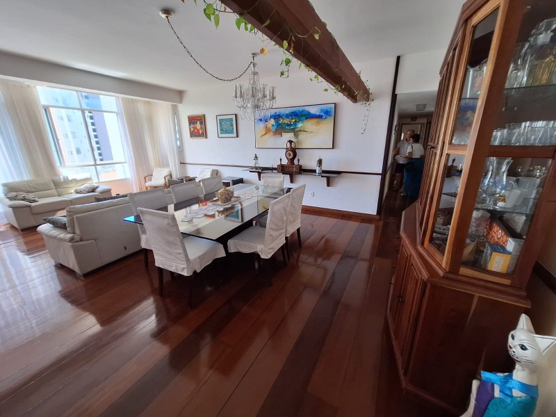 APARTAMENTO 4 QUARTOS SUITE NASCENTE VAGAS PARA ATÉ 6 CARROS ACADEMIA QUADRA À VENDA GRAÇA Rua Conde Filho Salvador - 