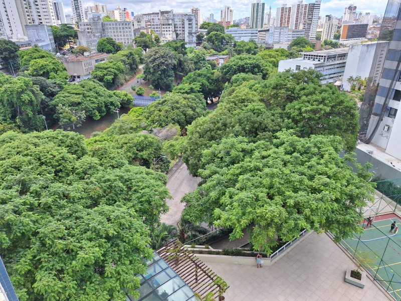 APARTAMENTO 4 QUARTOS SUITE NASCENTE VAGAS PARA ATÉ 6 CARROS ACADEMIA QUADRA À VENDA GRAÇA Rua Conde Filho Salvador - 