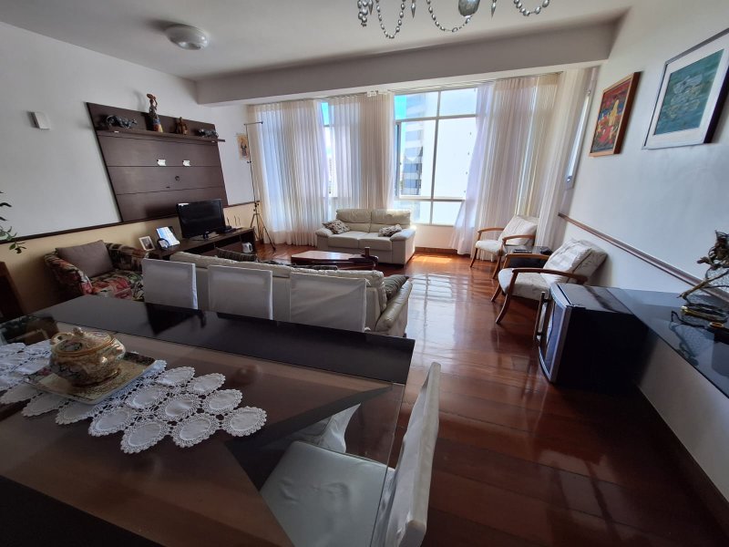 APARTAMENTO 4 QUARTOS SUITE NASCENTE VAGAS PARA ATÉ 6 CARROS ACADEMIA QUADRA À VENDA GRAÇA Rua Conde Filho Salvador - 