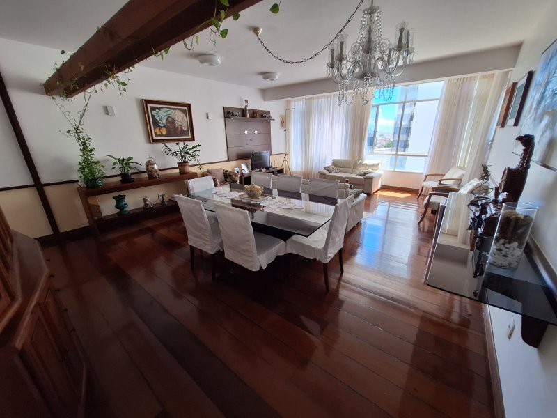APARTAMENTO 4 QUARTOS SUITE NASCENTE VAGAS PARA ATÉ 6 CARROS ACADEMIA QUADRA À VENDA GRAÇA Rua Conde Filho Salvador - 