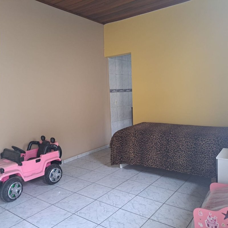 Casa térrea no Centro sendo 02 casas no mesmo terreno mais edícula - Mogi das Cruzes - 