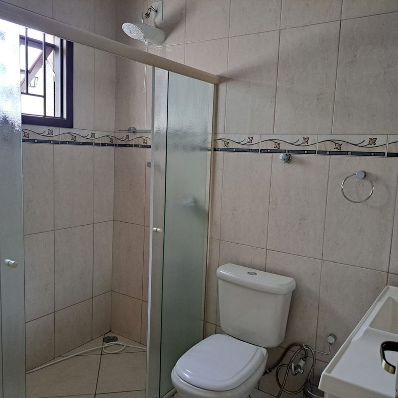 Casa térrea no Centro sendo 02 casas no mesmo terreno mais edícula - Mogi das Cruzes - 
