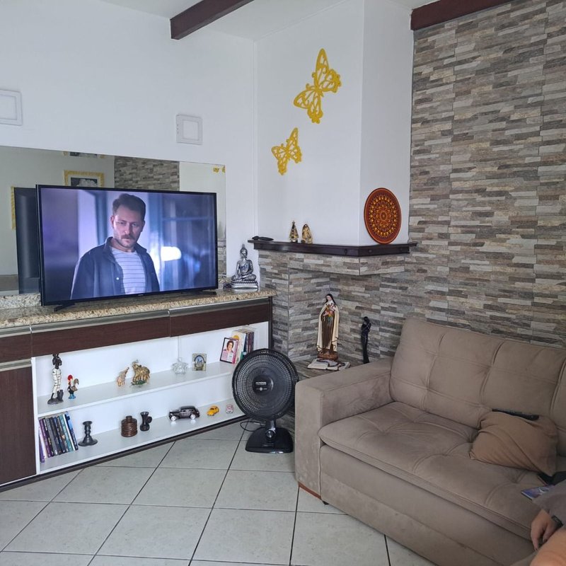 Casa térrea no Centro sendo 02 casas no mesmo terreno mais edícula - Mogi das Cruzes - 