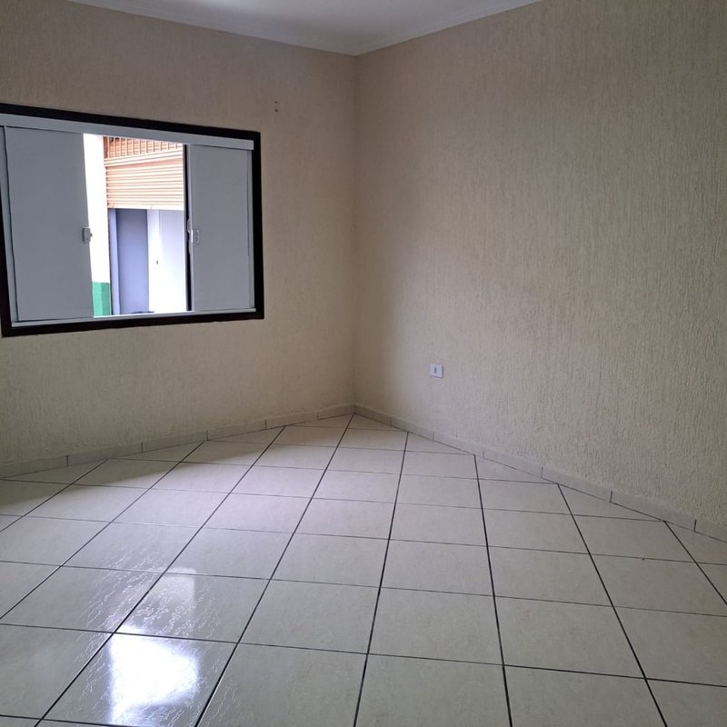 Casa térrea no Centro sendo 02 casas no mesmo terreno mais edícula - Mogi das Cruzes - 