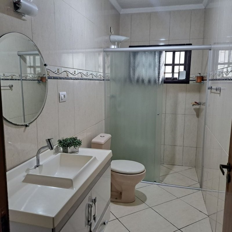 Casa térrea no Centro sendo 02 casas no mesmo terreno mais edícula - Mogi das Cruzes - 