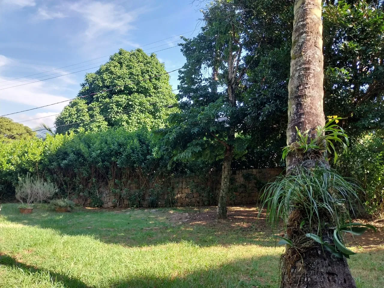 VENDE-SE LINDA CASA - 3 SU&Iacute;TES E 2 CHAL&Eacute;S COMPLETOS - SANTA TEREZA - ILHABELA Rua Antonio de Carvalho Ilhabela - 