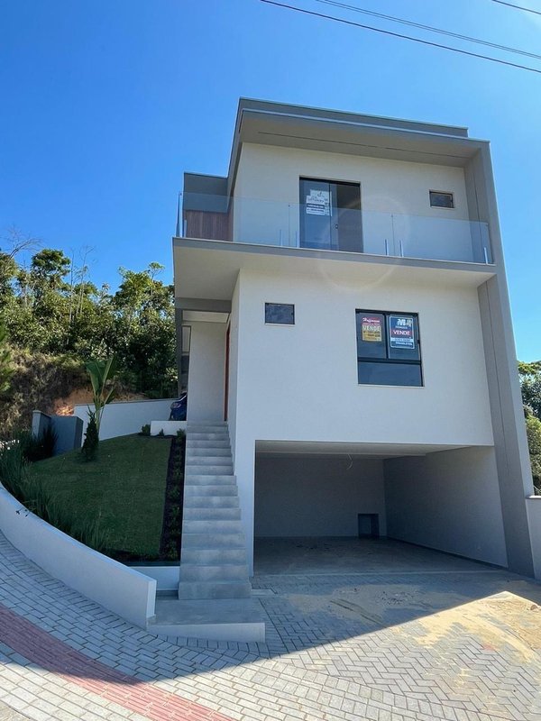 SOBRADO COM 1 SUÍTE MAIS 2 DORMITÓRIOS NO AYMORE - Guabiruba - 