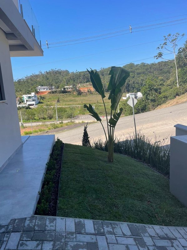 SOBRADO COM 1 SUÍTE MAIS 2 DORMITÓRIOS NO AYMORE - Guabiruba - 