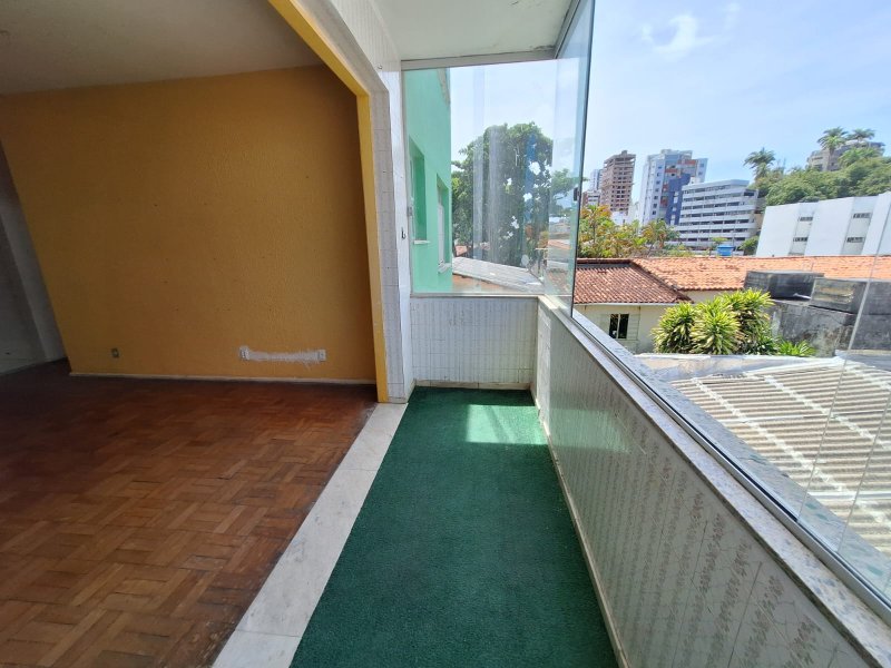 APARTAMENTO 2 SUÍTES VARANDA NASCENTE DEPENDÊNCIA GARAGEM À VENDA NO RIO VERMELHO!! Rua Conselheiro Pedro Luiz Salvador - 