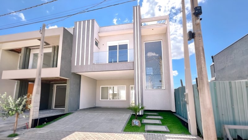 R$ 1.260.000 - BELLA VITA - LINDA CASA EM CONDOMÍNIO - 173M2 - 3 DORM - LAREIRA - PÁTIO Rua Antônio Avelino Varela Cachoeirinha - 
