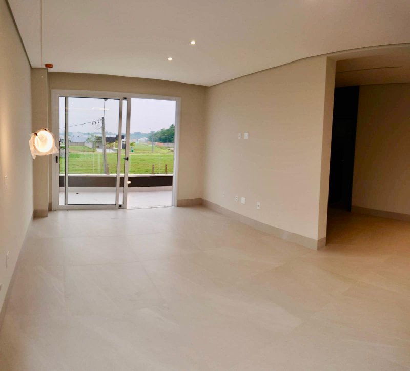 Sobrado de 425m² à venda no Condomínio Alphaville | 4 suítes, área gourmet e piscina Rua das Araras Porto Velho - 