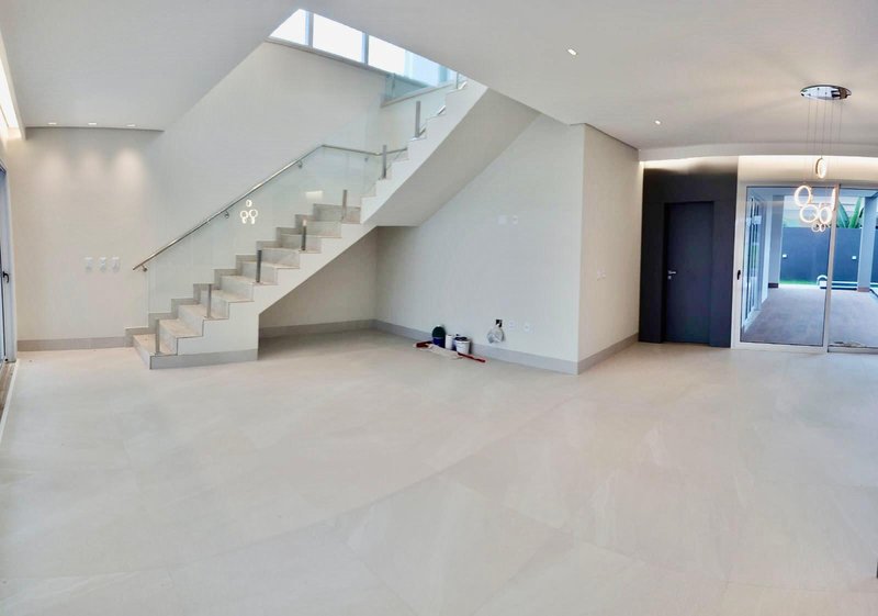 Sobrado de 425m² à venda no Condomínio Alphaville | 4 suítes, área gourmet e piscina Rua das Araras Porto Velho - 