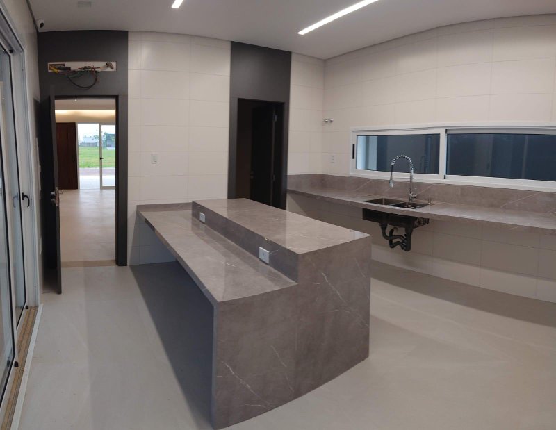 Sobrado de 425m² à venda no Condomínio Alphaville | 4 suítes, área gourmet e piscina Rua das Araras Porto Velho - 