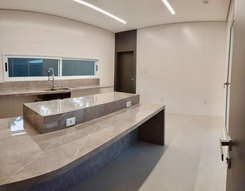 Sobrado de 425m² à venda no Condomínio Alphaville | 4 suítes, área gourmet e piscina Rua das Araras Porto Velho - 