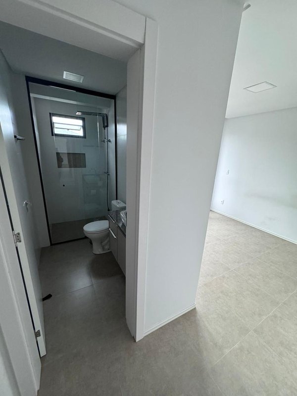 APARTAMENTO COM 1 SUÍTE MAIS 2 DORMITÓRIOS NA ÁGUAS CLARAS - Brusque - 