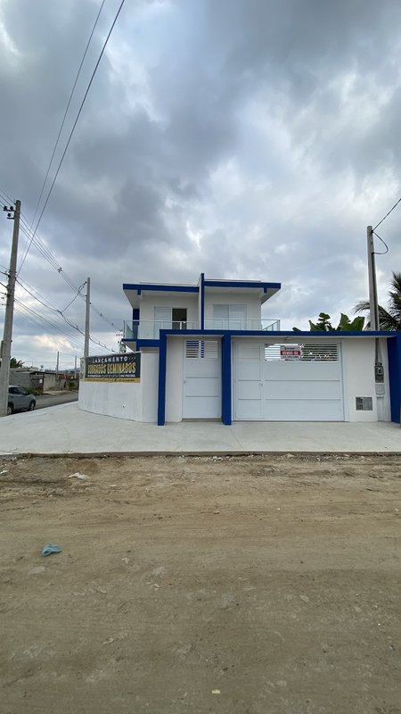SOBRADO BEM LOCALIZADO - Caraguatatuba - 