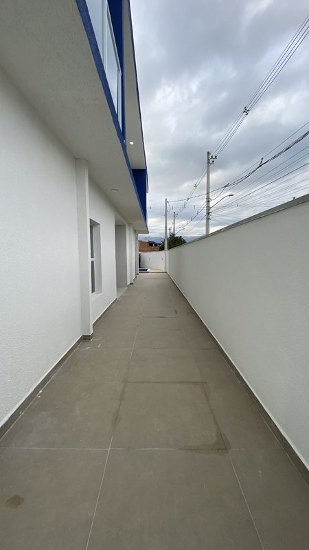 SOBRADO BEM LOCALIZADO - Caraguatatuba - 