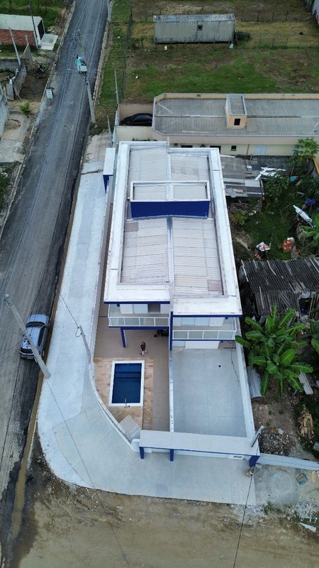SOBRADO BEM LOCALIZADO - Caraguatatuba - 