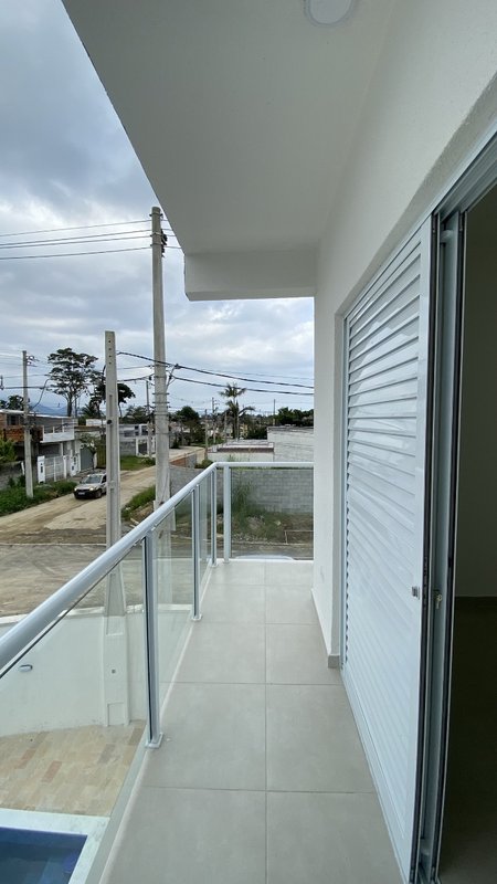 SOBRADO BEM LOCALIZADO - Caraguatatuba - 