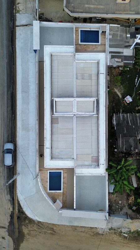 SOBRADO BEM LOCALIZADO - Caraguatatuba - 