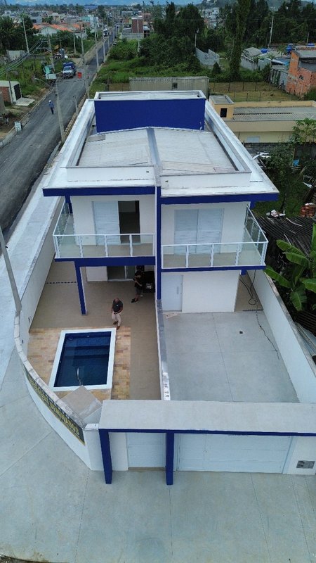 SOBRADO BEM LOCALIZADO - Caraguatatuba - 