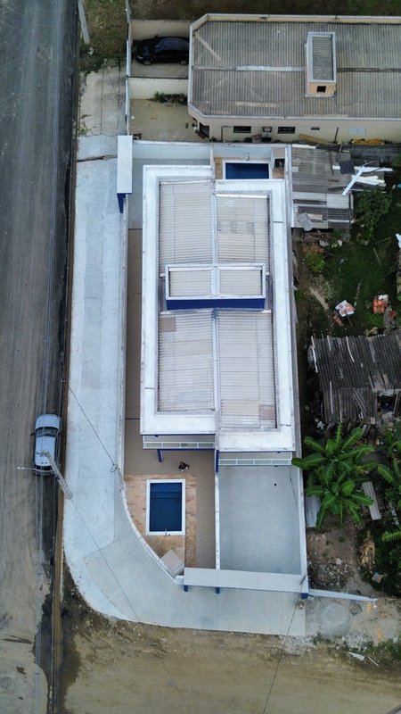 SOBRADO BEM LOCALIZADO - Caraguatatuba - 