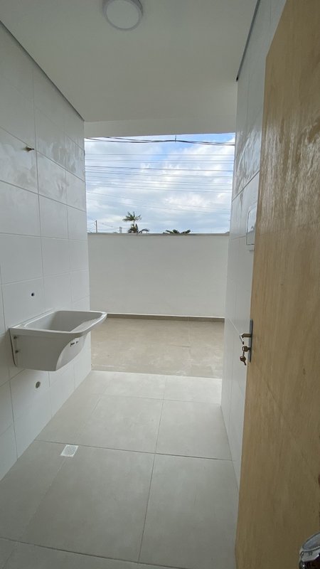 SOBRADO BEM LOCALIZADO - Caraguatatuba - 