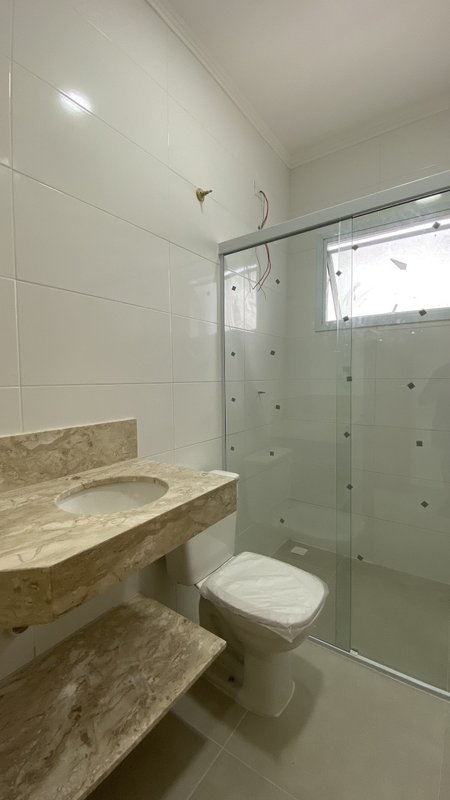 SOBRADO BEM LOCALIZADO - Caraguatatuba - 