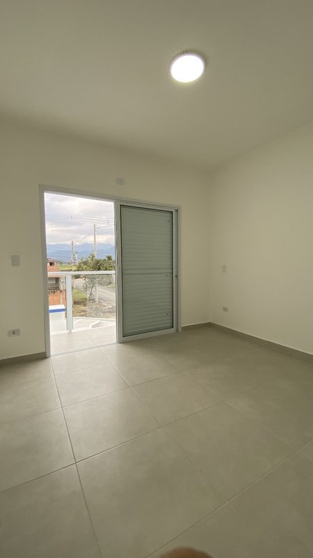 SOBRADO BEM LOCALIZADO - Caraguatatuba - 