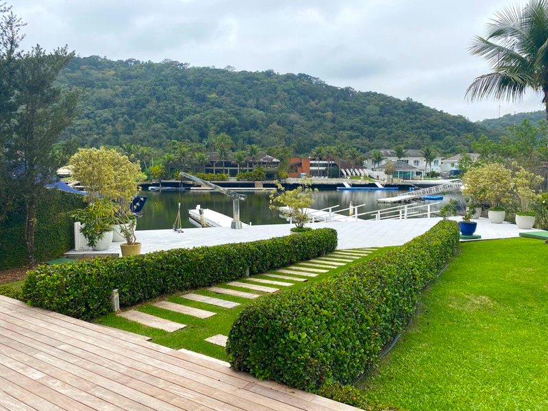 Luxo e Exclusividade no Condomínio Marina Guarujá Píer Privado para Barcos de até 100 Pés - Guarujá - 
